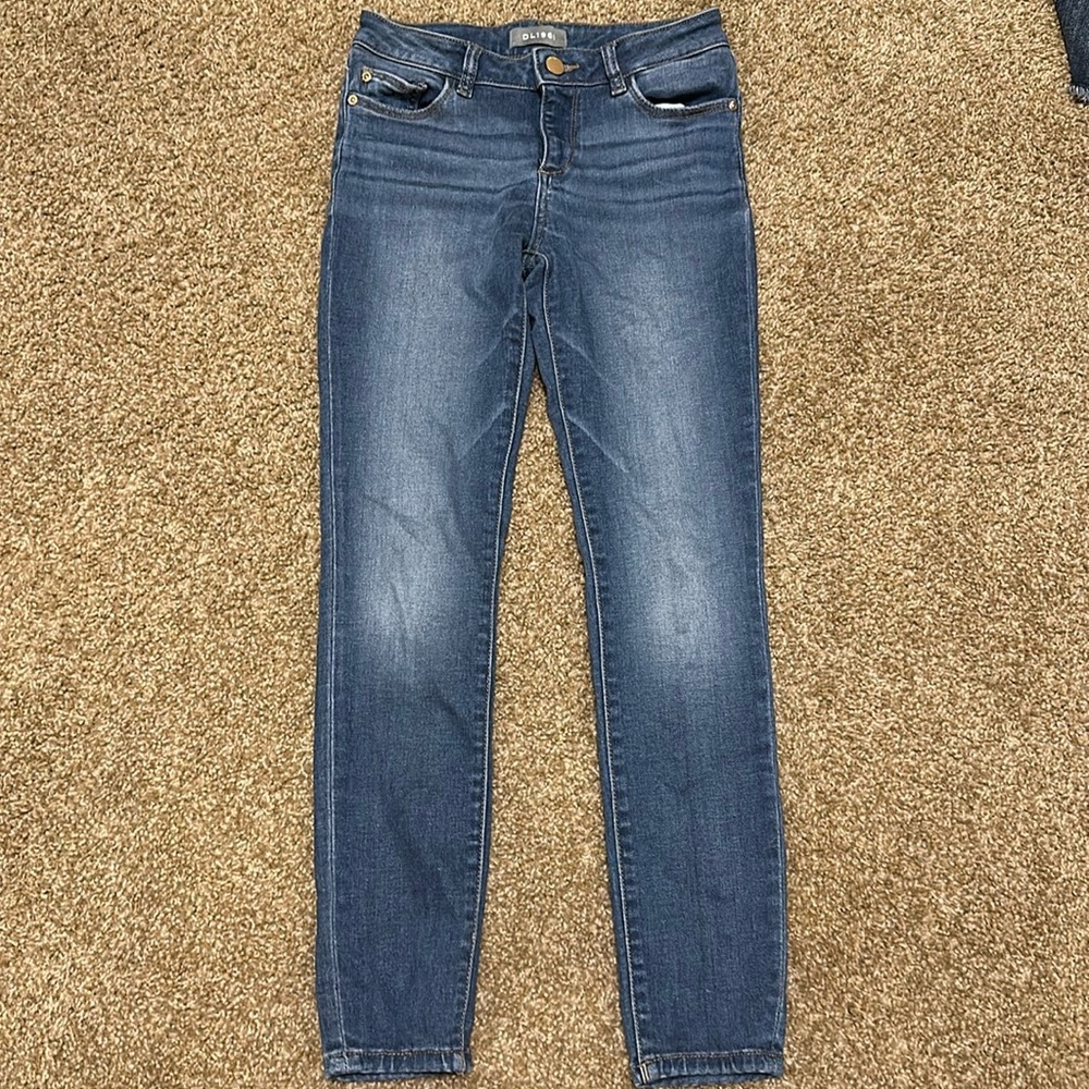 DL1961 Chloe size 10 Parula is a super soft and stretchy mid-indigo wash